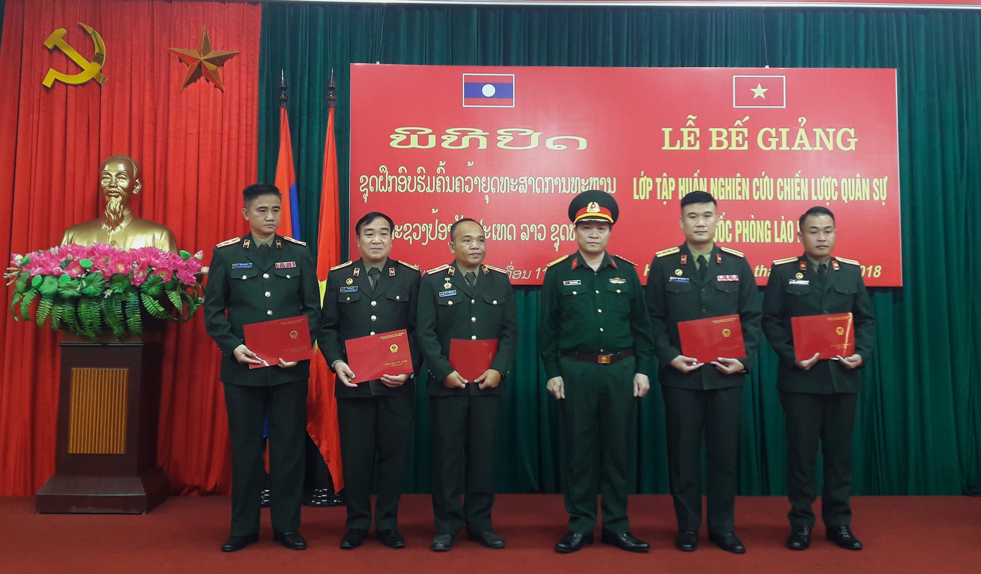 Bế giảng lớp tập huấn nghiên cứu chiến lược quân sự cho quân đội Lào