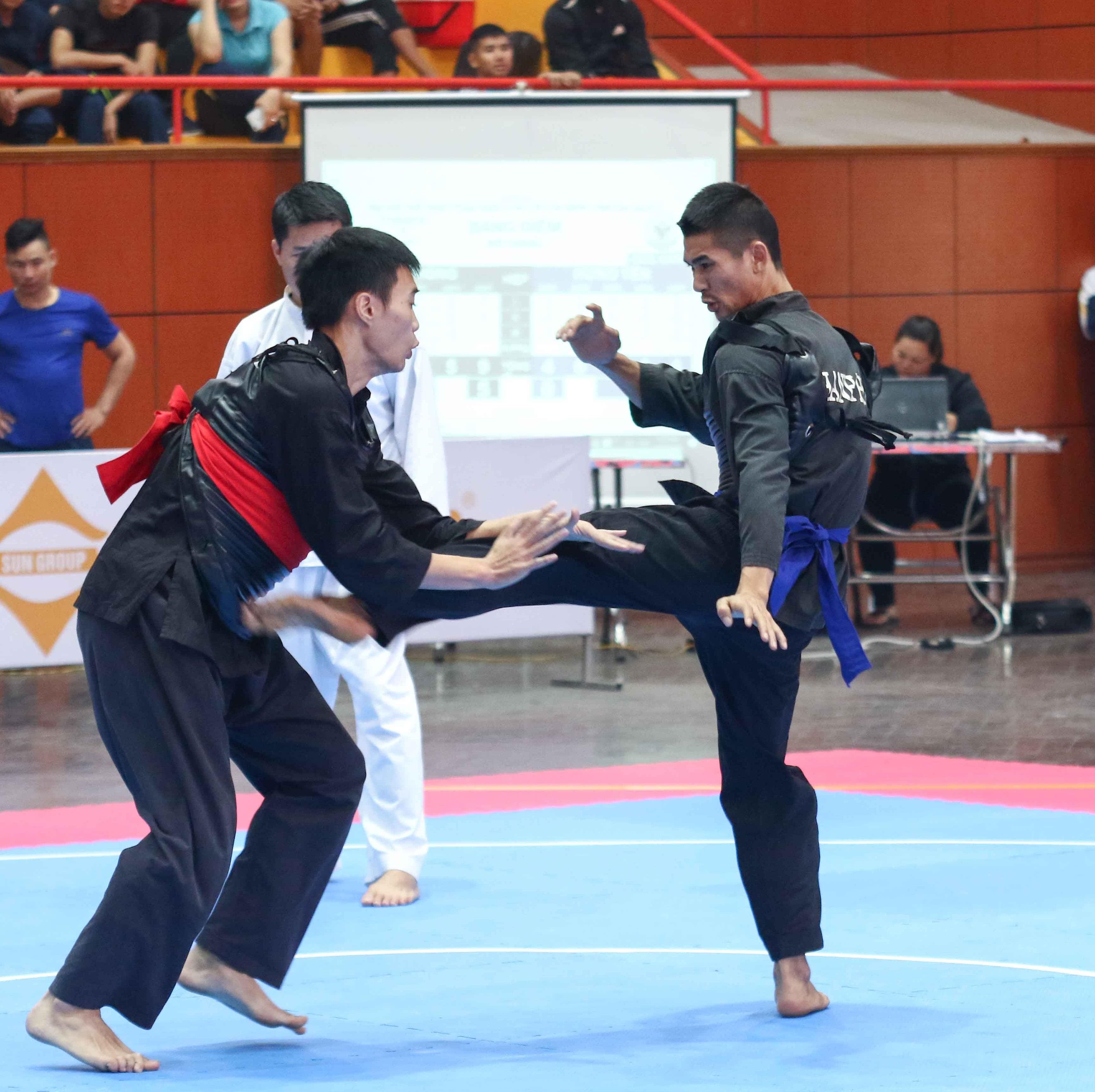 Hà Nội vững vàng ngôi đầu