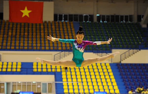 Môn Thể dục dụng cụ, cờ vua bắt đầu tranh tài