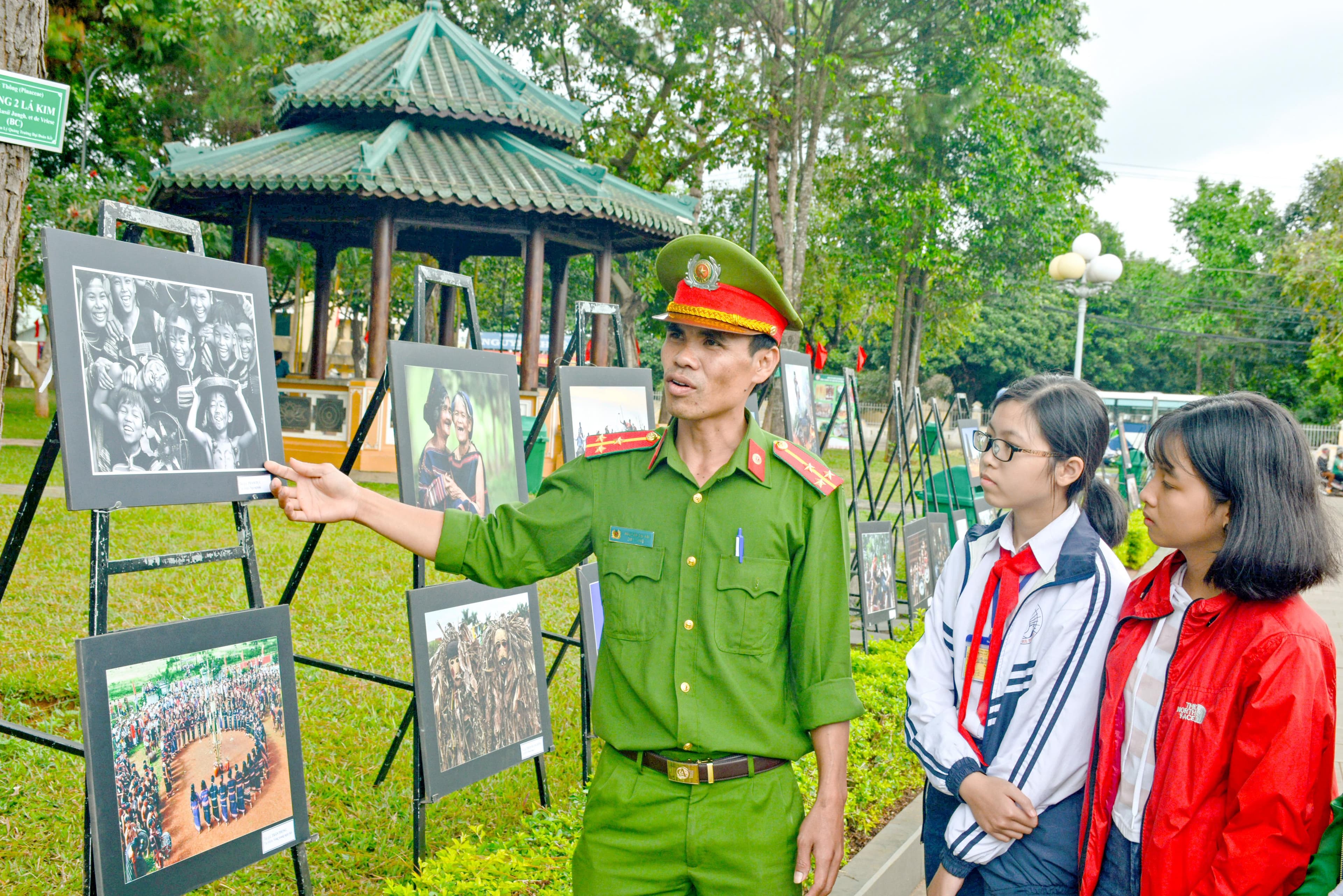 Triển lãm “Không gian văn hóa cồng chiêng Tây Nguyên”