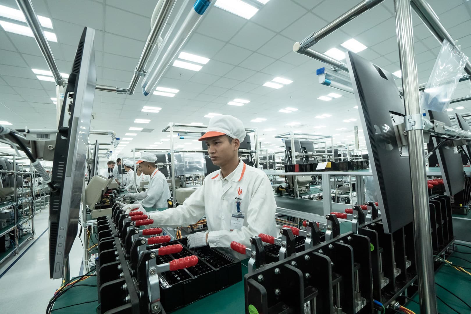 Bên trong nhà máy sản xuất điện thoại Vsmart hiện đại nhất Việt Nam