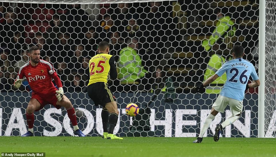 Man City thắng sát nút trước Watford