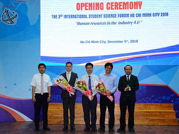 Khai mạc Diễn đàn khoa học sinh viên quốc tế TP Hồ Chí Minh năm 2018