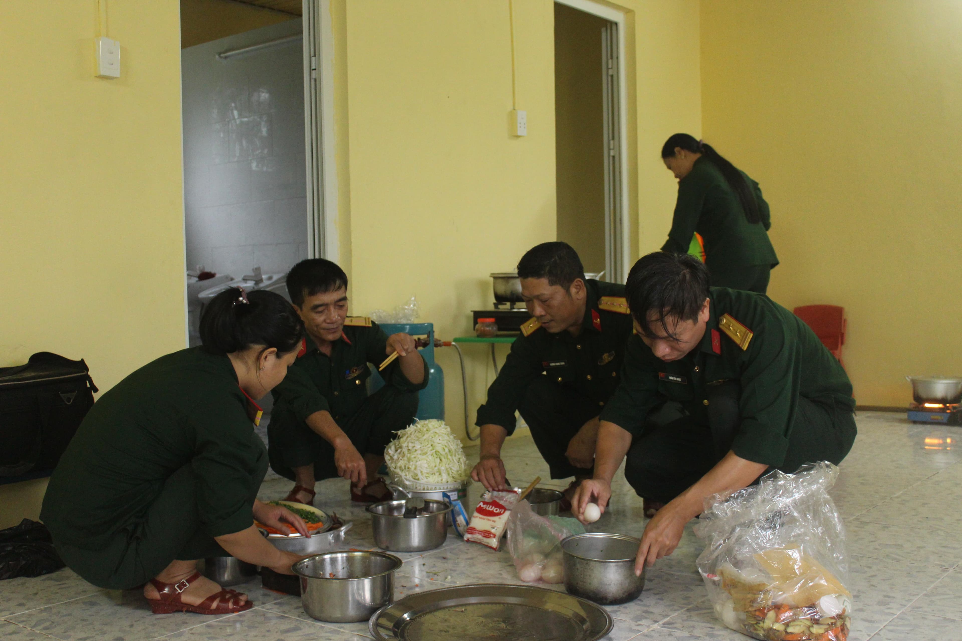 "Cảm ơn các chú bộ đội"