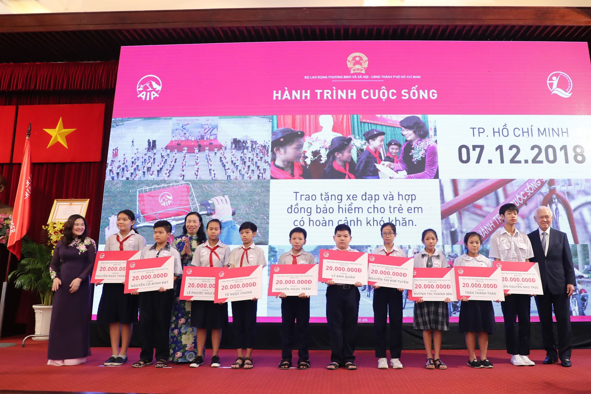 Trao 120 xe đạp tặng trẻ em hiếu học TP Hồ Chí Minh