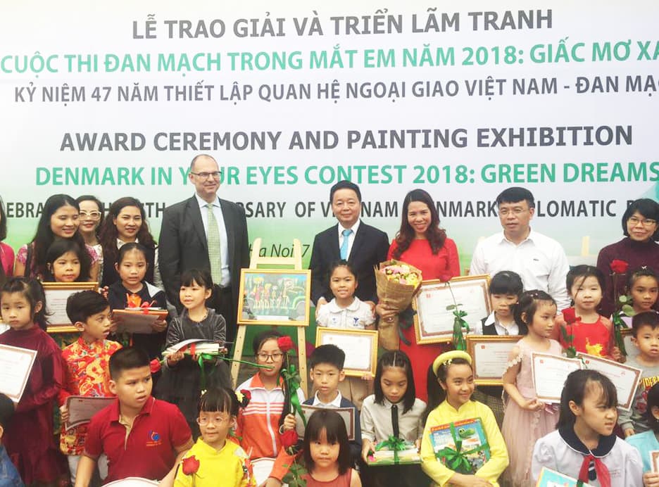 Trao giải Cuộc thi vẽ tranh “Đan Mạch trong mắt em 2018 - Giấc mơ xanh”