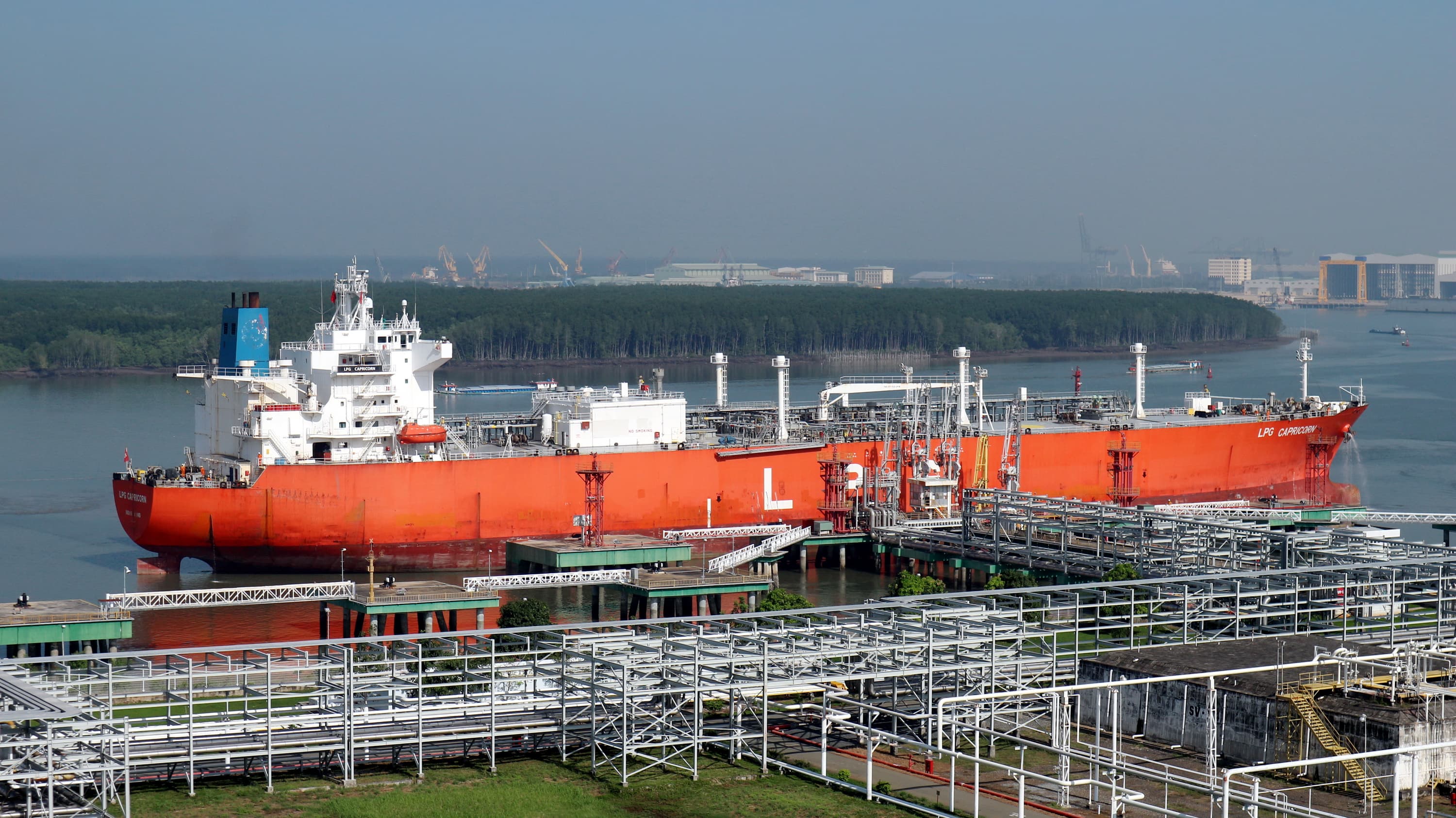 Kho cảng PV GAS Vũng Tàu tiếp nhận chuyến tàu LPG lạnh thứ 100