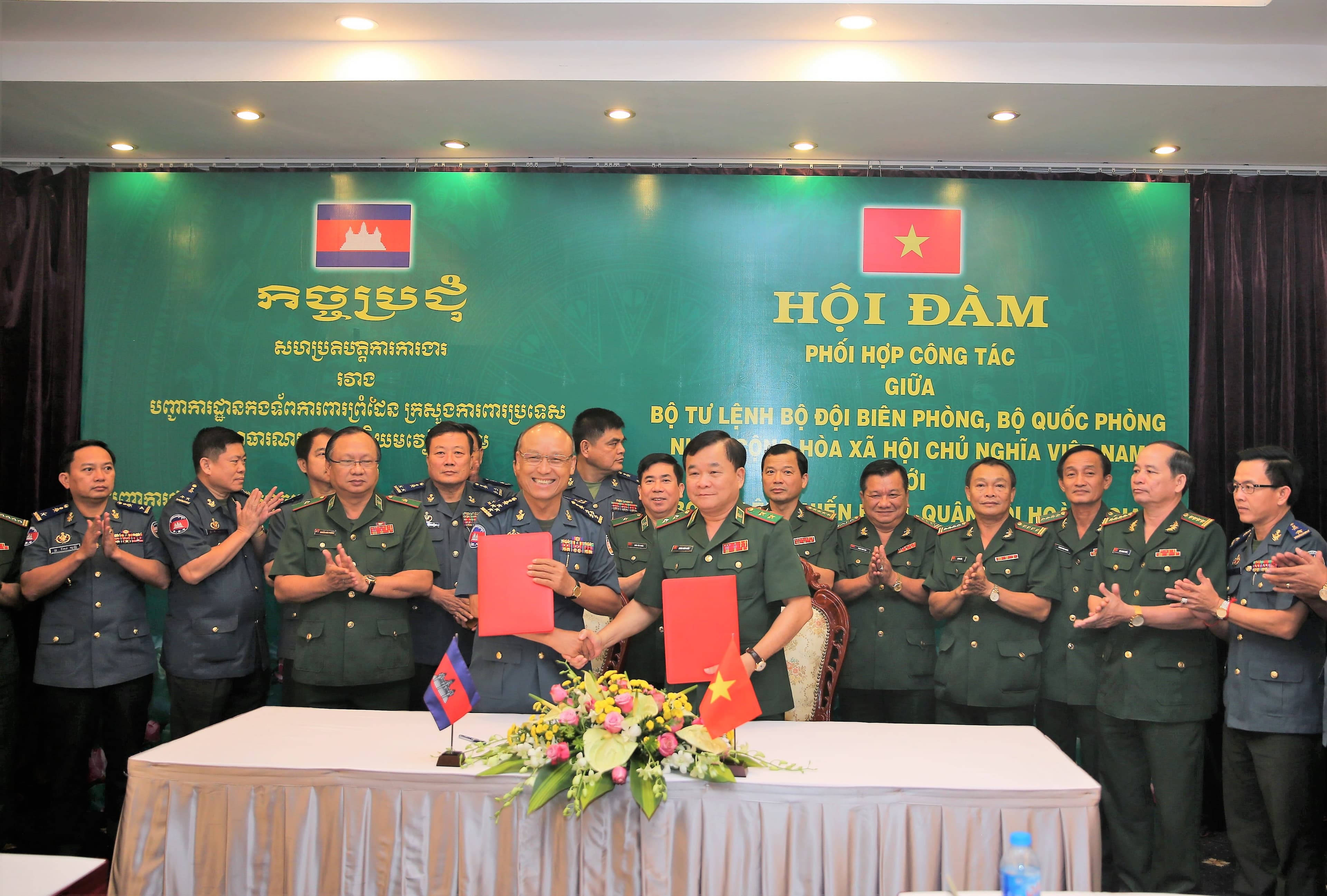 Ký kết hợp tác trong đấu tranh phòng, chống các loại tội phạm xuyên quốc gia