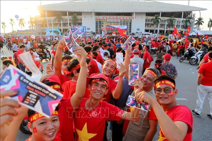 CÙNG TẠO THÀNH "BỮA TIỆC" TRÊN SÂN MỸ ĐÌNH