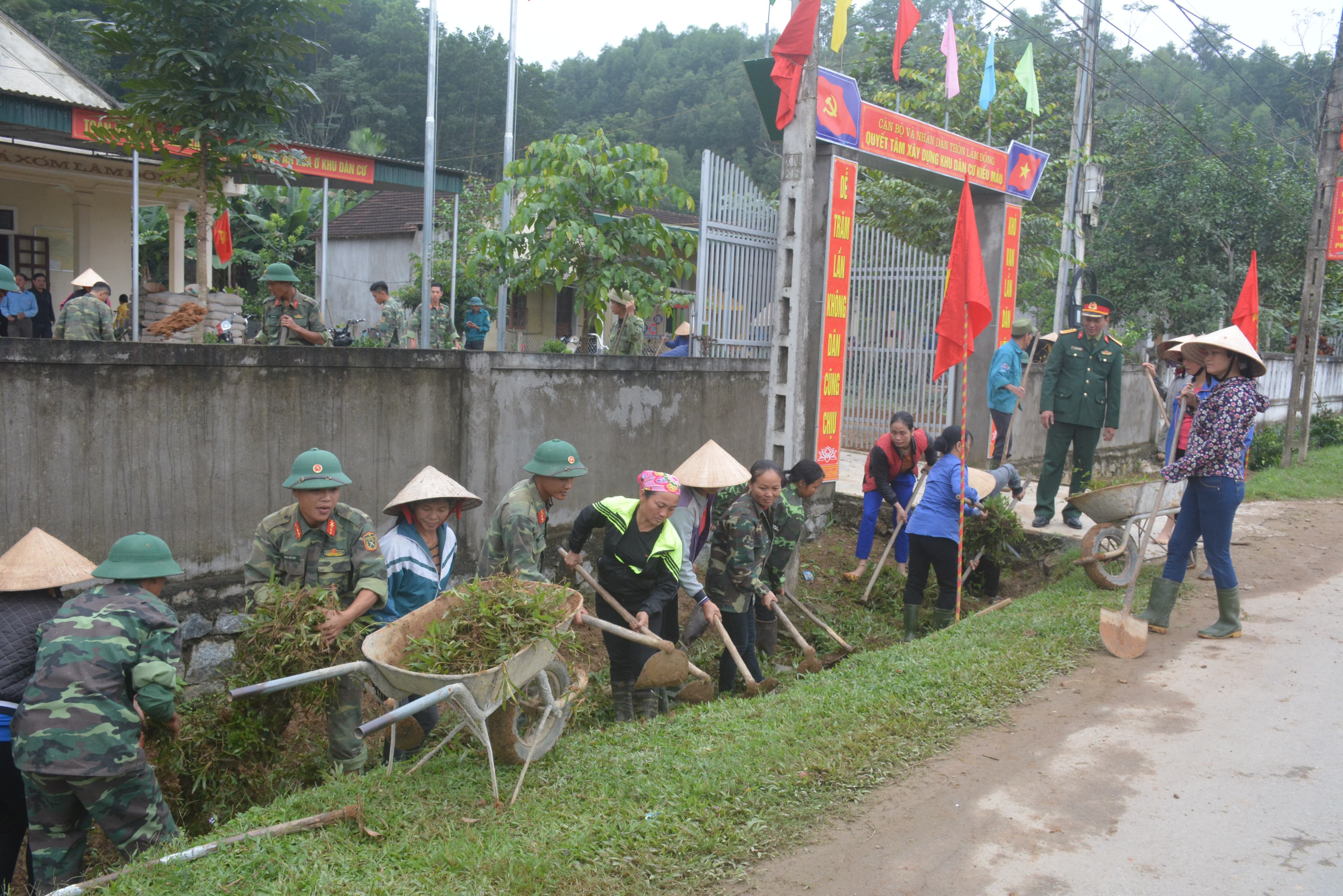 Trung đoàn 335, Sư đoàn 324 làm công tác dân vận