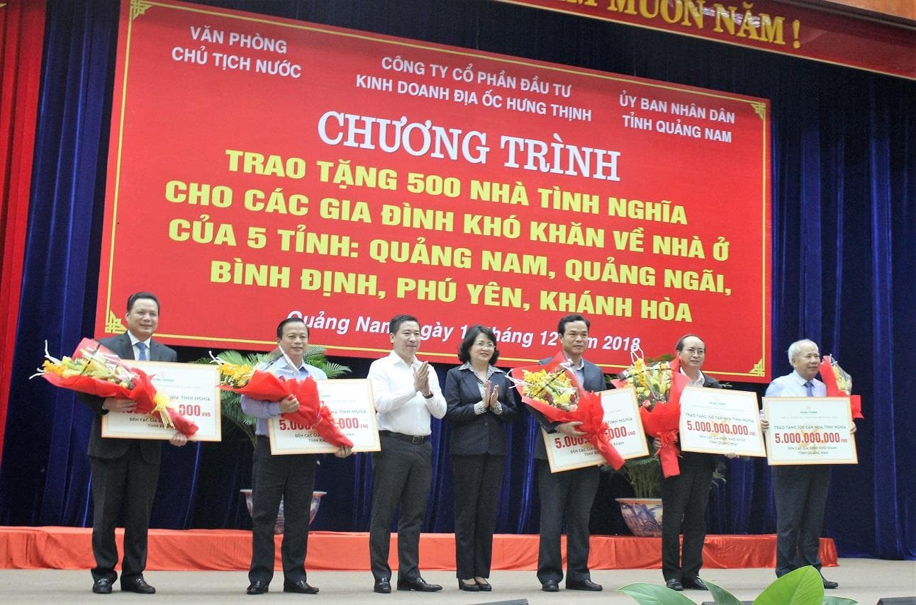 Trao 500 nhà tình nghĩa tặng các tỉnh miền Trung