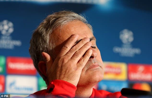 HLV Jose Mourinho chia tay Man Utd