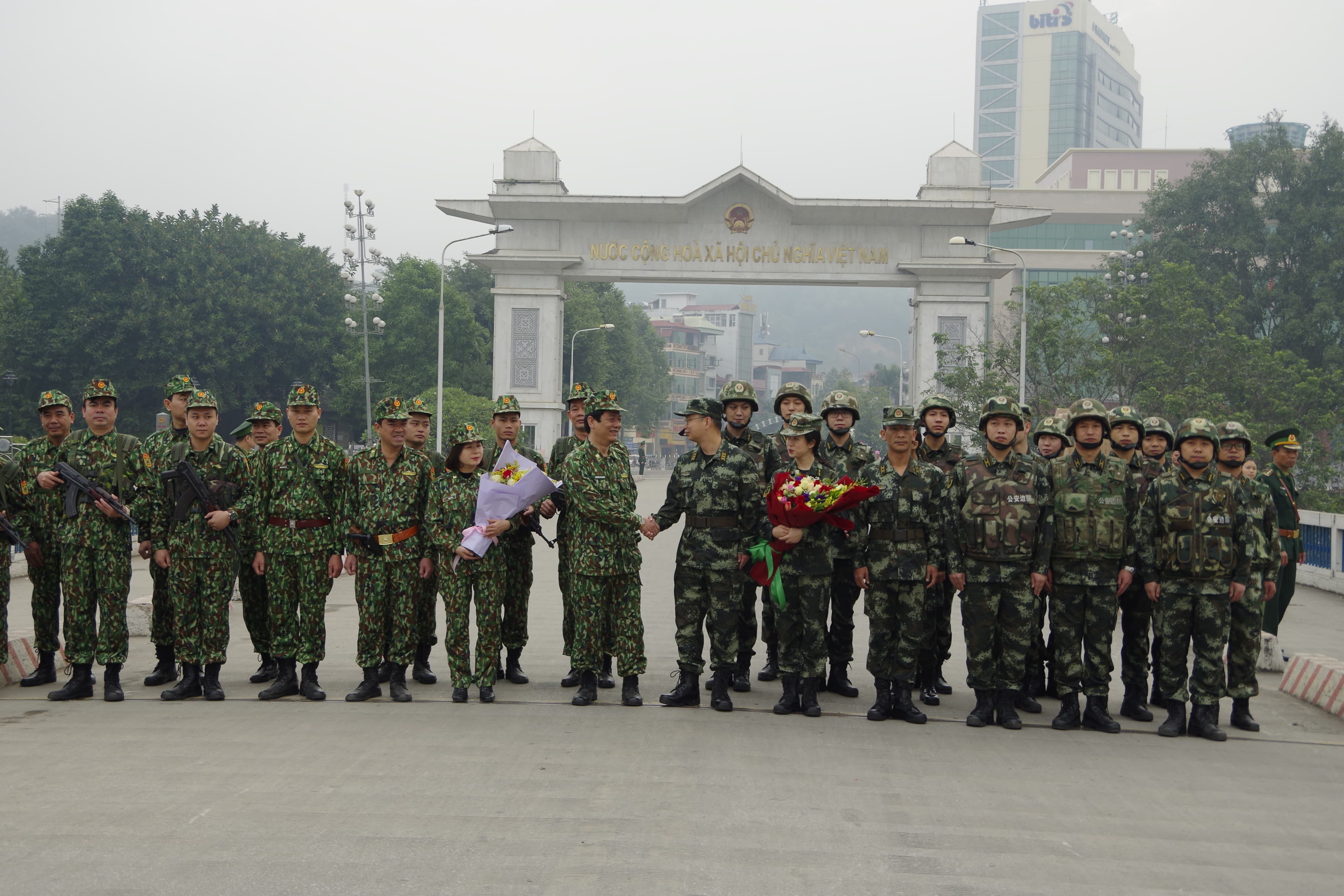 Biên phòng Lào Cai, Việt Nam và Chi đội Công an Biên phòng Vân Nam, Trung Quốc phối hợp tuần tra biên giới