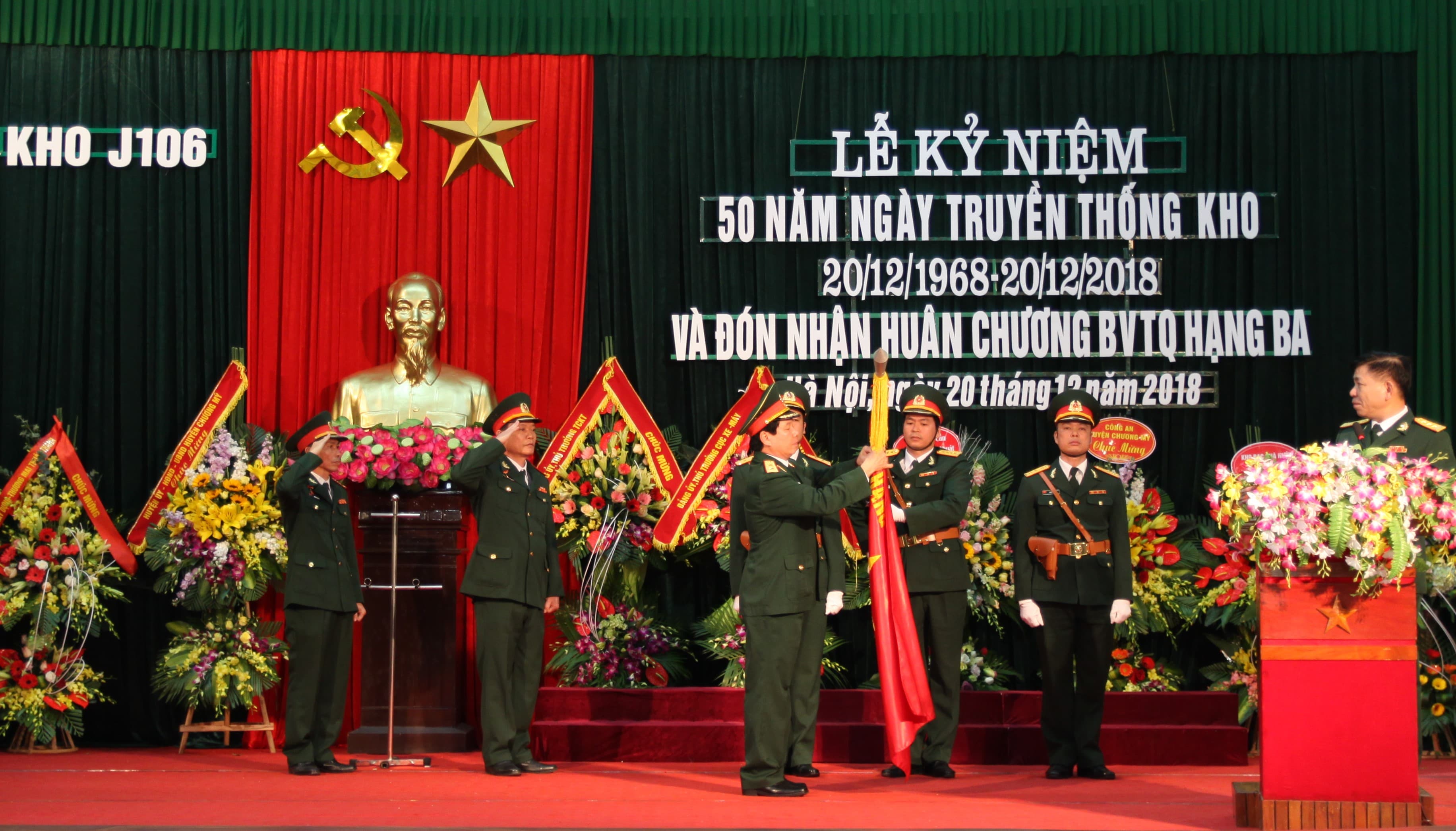 Kho J106 đón nhận Huân chương Bảo vệ Tổ quốc hạng Ba