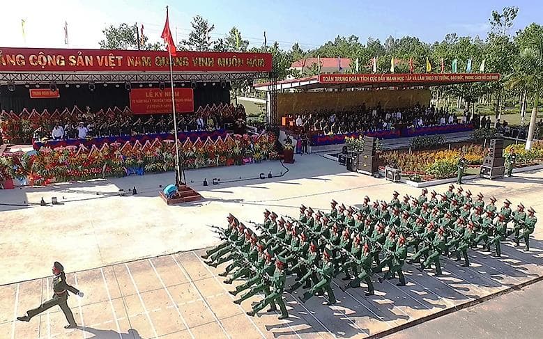 Giáo dục truyền thống ở đơn vị hai lần anh hùng
