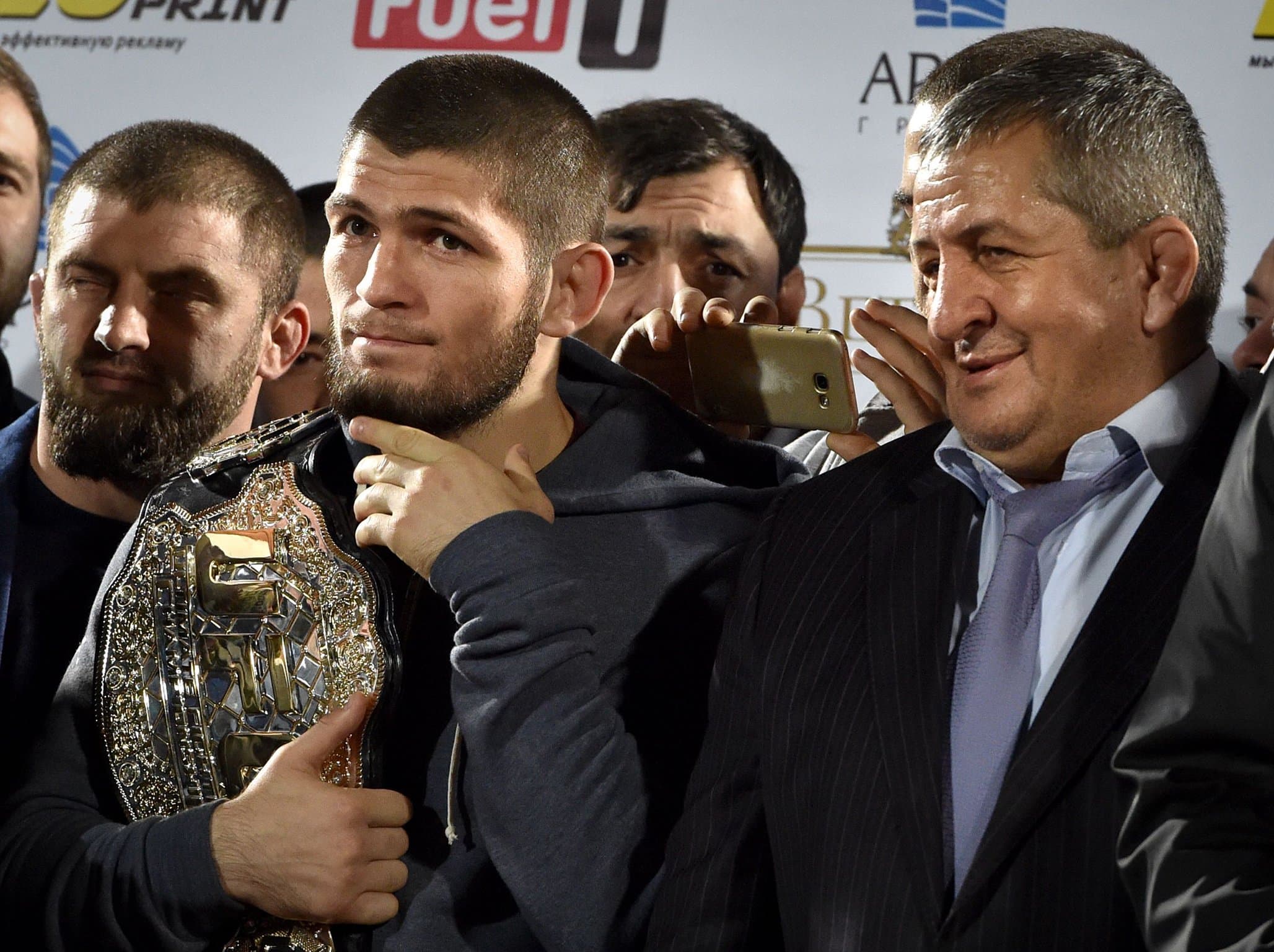Võ sĩ Khabib muốn thu nhập khủng trong trận tái đấu với Conor McGregor