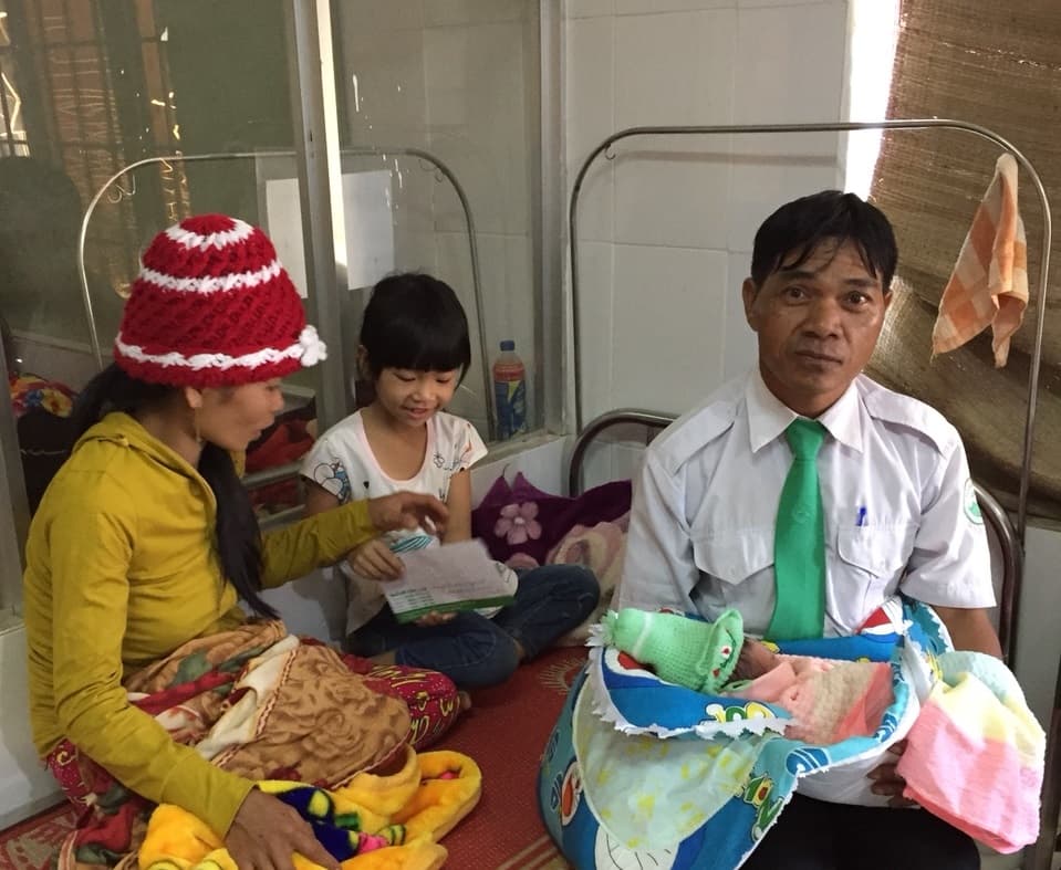 Khen thưởng lái xe thứ 100 giúp sản phụ sinh con trên xe taxi Mai Linh