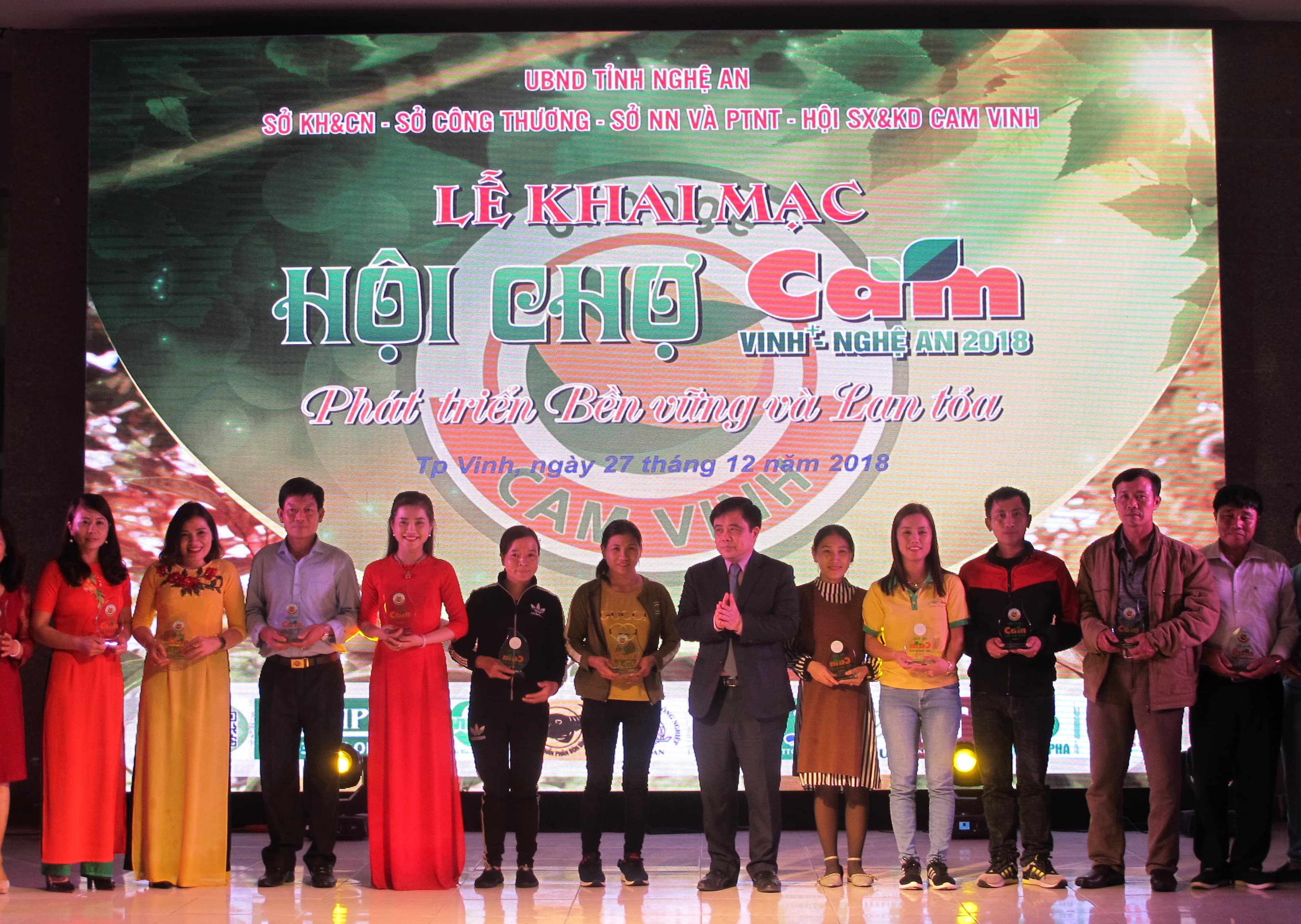 Nghệ An: Khai mạc Hội chợ Cam Vinh năm 2018