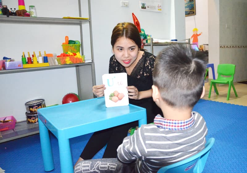 Hỗ trợ tâm lý cho trẻ em có hoàn cảnh đặc biệt thông qua hoạt động vẽ tranh