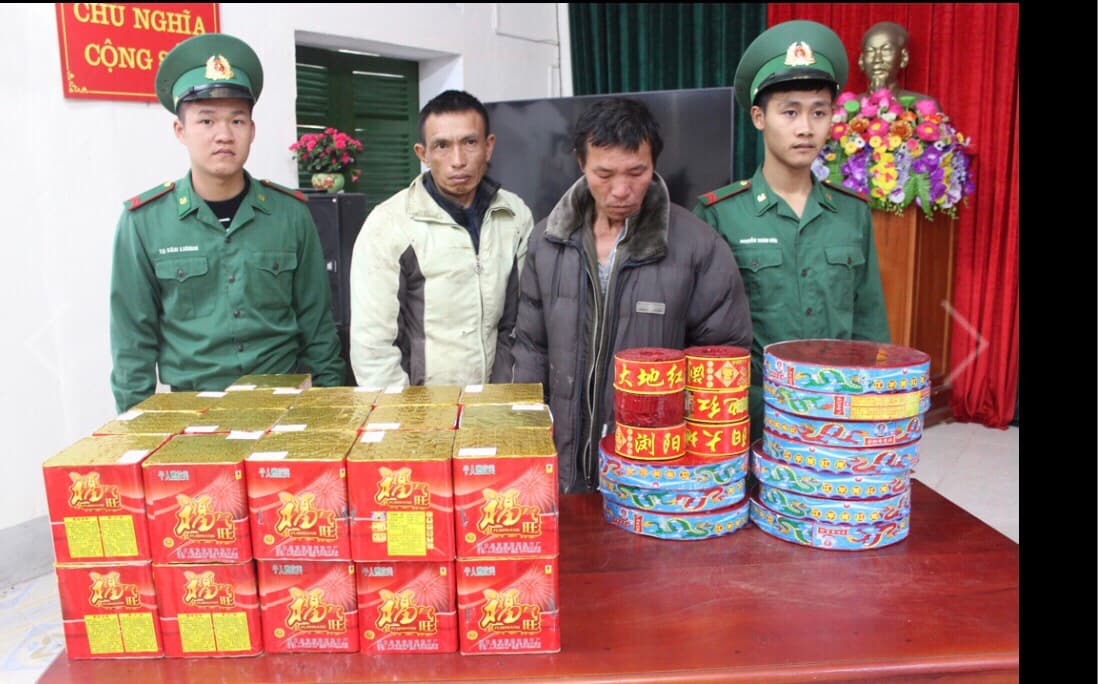 Đồn Biên phòng Bắc Sơn bắt các đối tượng vận chuyển 64 kg pháo qua biên giới