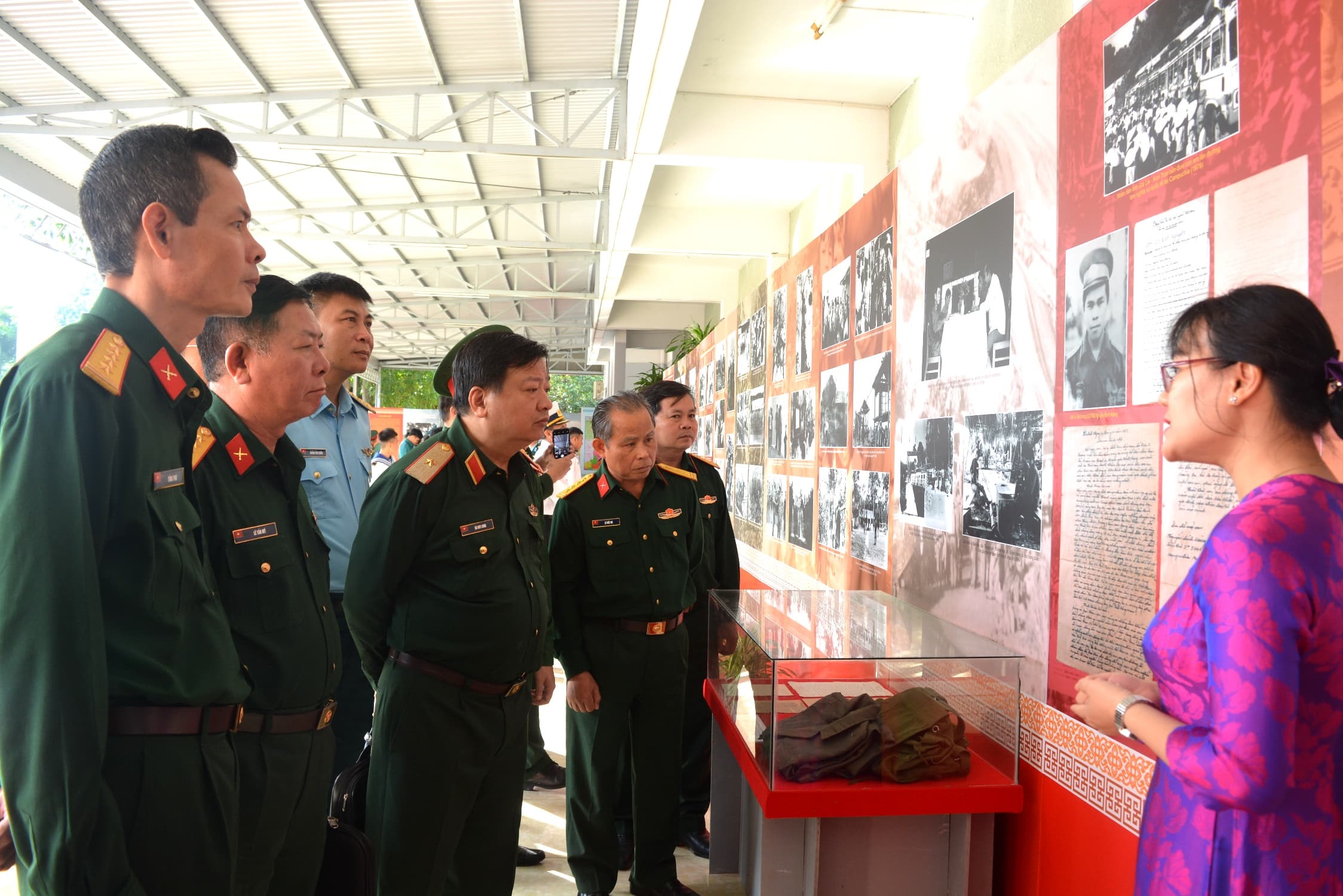 Triển lãm “Lực lượng vũ trang Quân khu 5 - 10 năm thực hiện nghĩa vụ quốc tế cao cả tại Campuchia (1979-1989)”