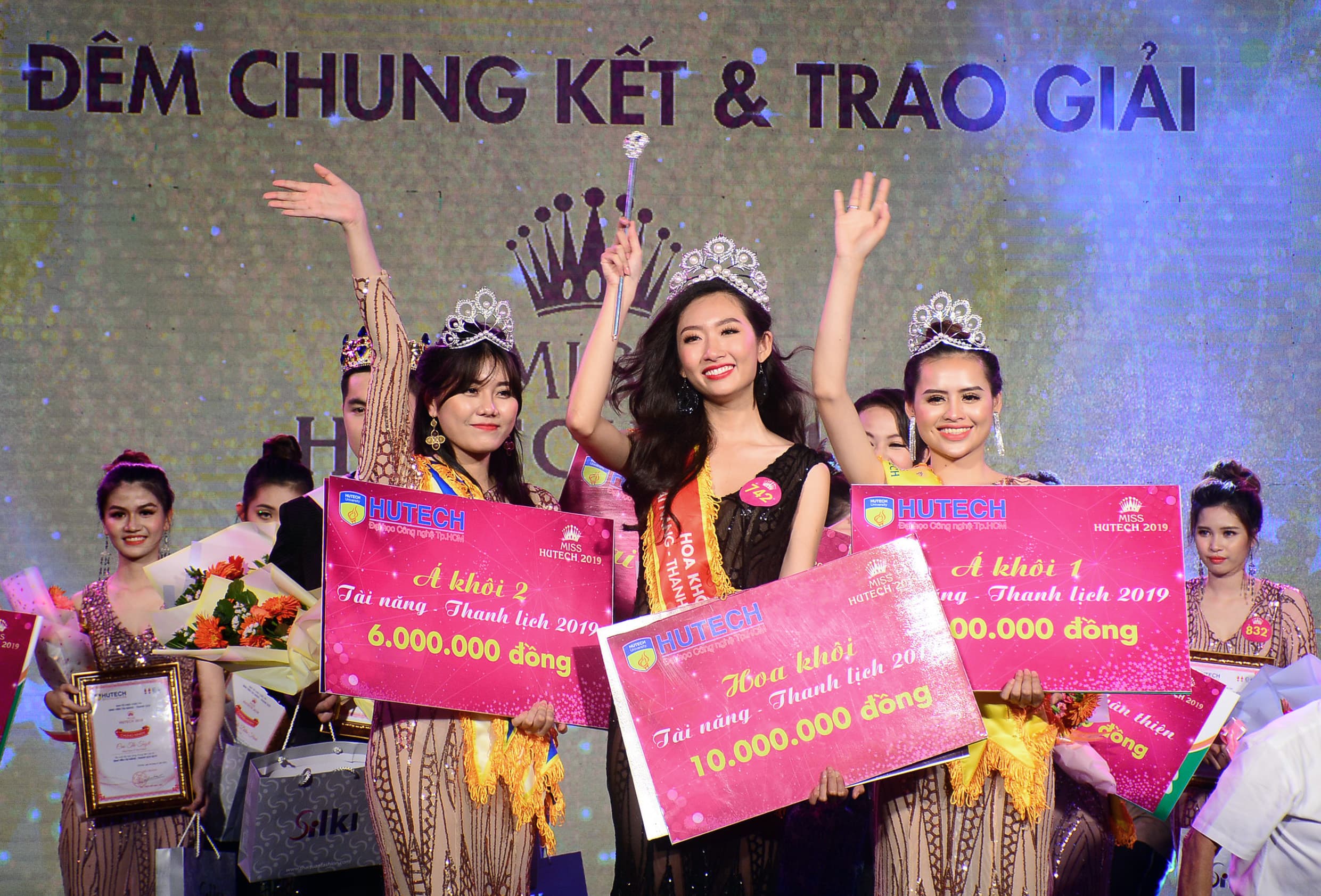 Nguyễn Thị Thanh Khoa đăng quang Hoa khôi Miss HUTECH 2019