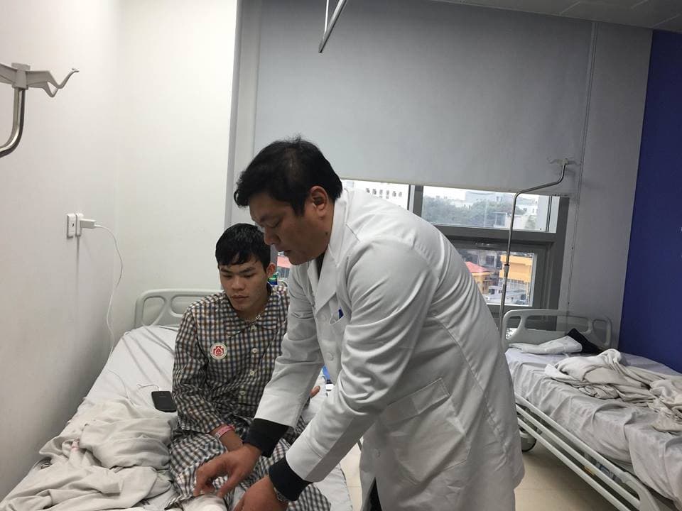 Lần đầu tiên nối mạch máu vi phẫu thành công cho bệnh nhân không dùng kim khâu