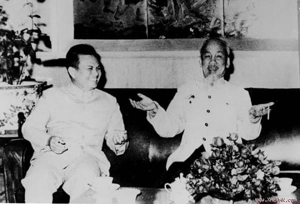 Bài 2: “Tình sâu hơn nước Hồng Hà, Cửu Long” (Tiếp theo và hết)