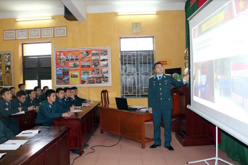 Coi trọng xây dựng quyết tâm thực hiện nhiệm vụ cho bộ đội