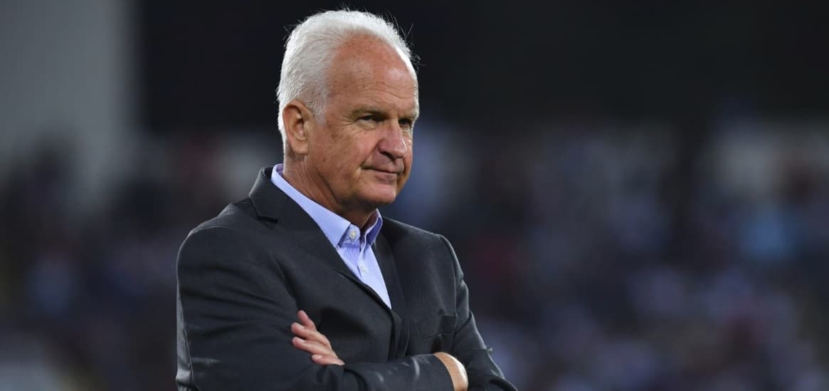 HLV Bernd Stange bị sa thải