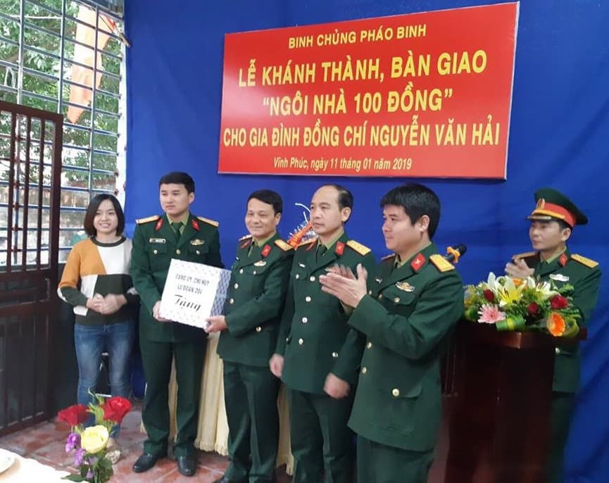 Binh chủng Pháo binh bàn giao “Ngôi nhà 100 đồng” tặng đoàn viên có hoàn cảnh khó khăn