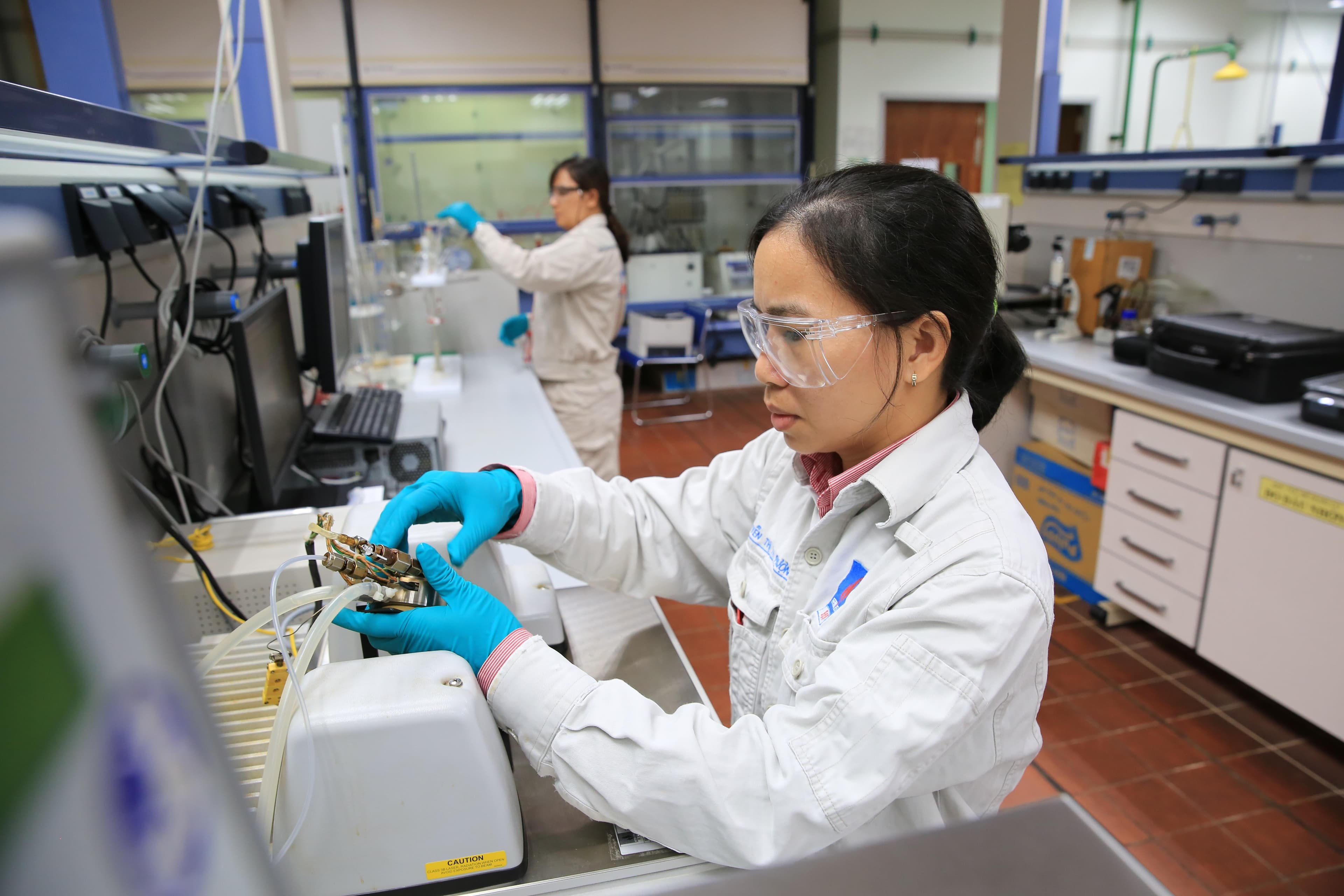 Nữ kỹ sư lọc dầu và niềm đam mê công việc