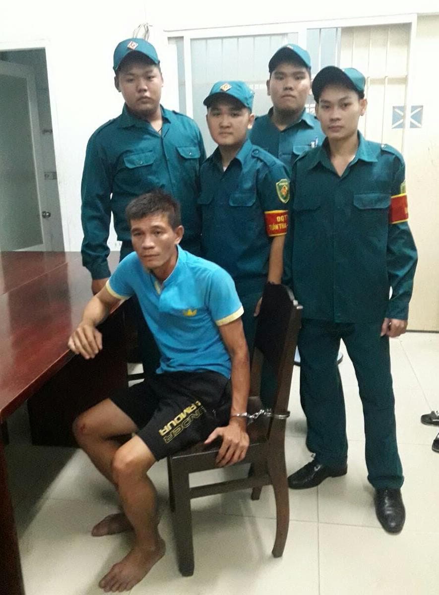 Khen thưởng 4 dân quân bắt cướp
