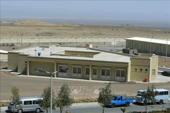 Iran bắt đầu tiến tới tự sản xuất nhiên liệu hạt nhân
