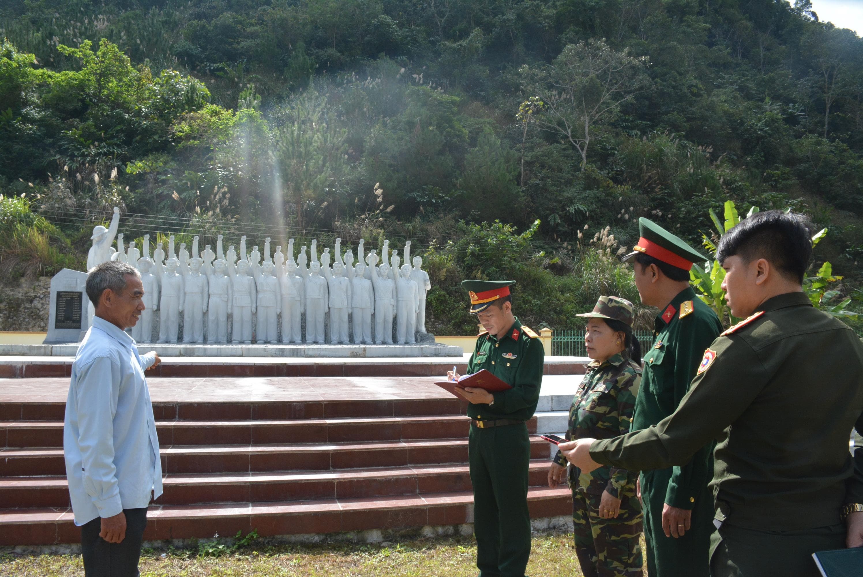 Lực lượng tin cậy của Đảng, Nhà nước và nhân dân Lào