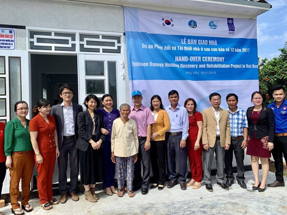 Hơn 100 căn nhà an toàn được bàn giao tại Phú Yên