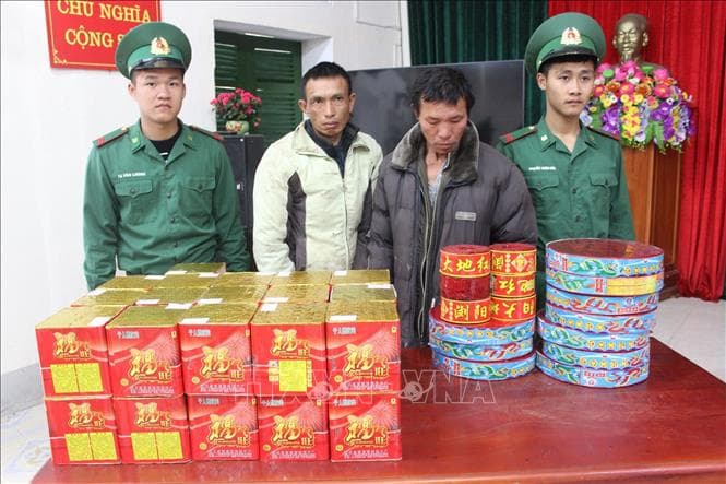 Bắt giữ nhiều vụ vận chuyển hàng lậu, hàng cấm dịp Tết