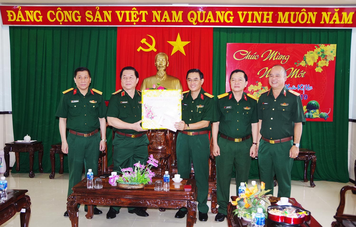 Thượng tướng Nguyễn Trọng Nghĩa kiểm tra và chúc Tết các đơn vị tại Bình Thuận