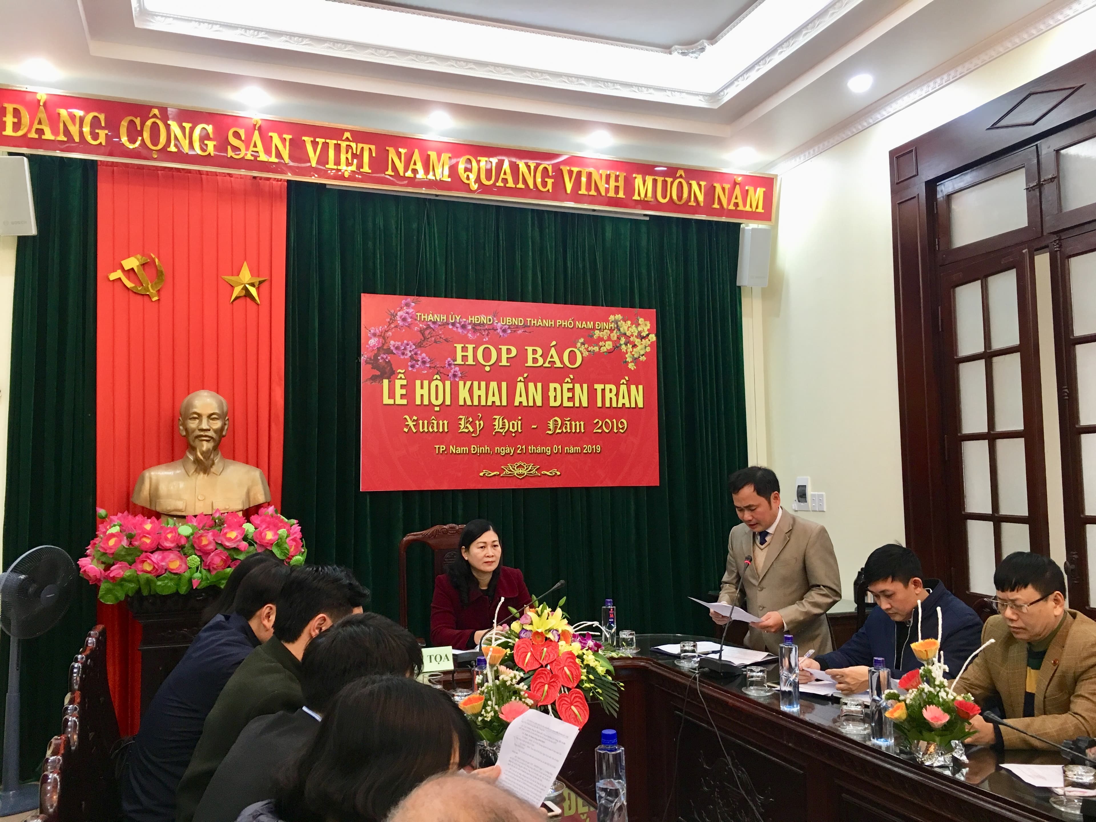 Mùa lễ hội đền Trần 2019: Đảm bảo đủ lượng lá ấn phục vụ người dân và du khách