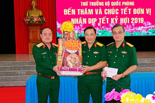 Thượng tướng Trần Đơn thăm, chúc Tết các đơn vị quân đội trên địa bàn tỉnh Long An