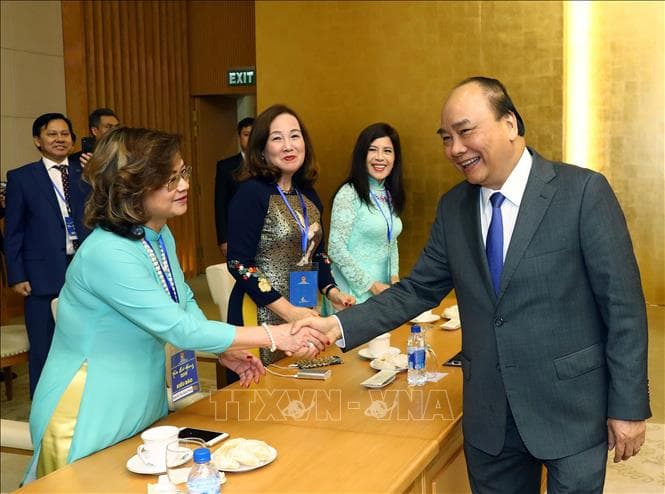 Thủ tướng gặp gỡ các kiều bào về nước dự chương trình Xuân Quê hương 2019