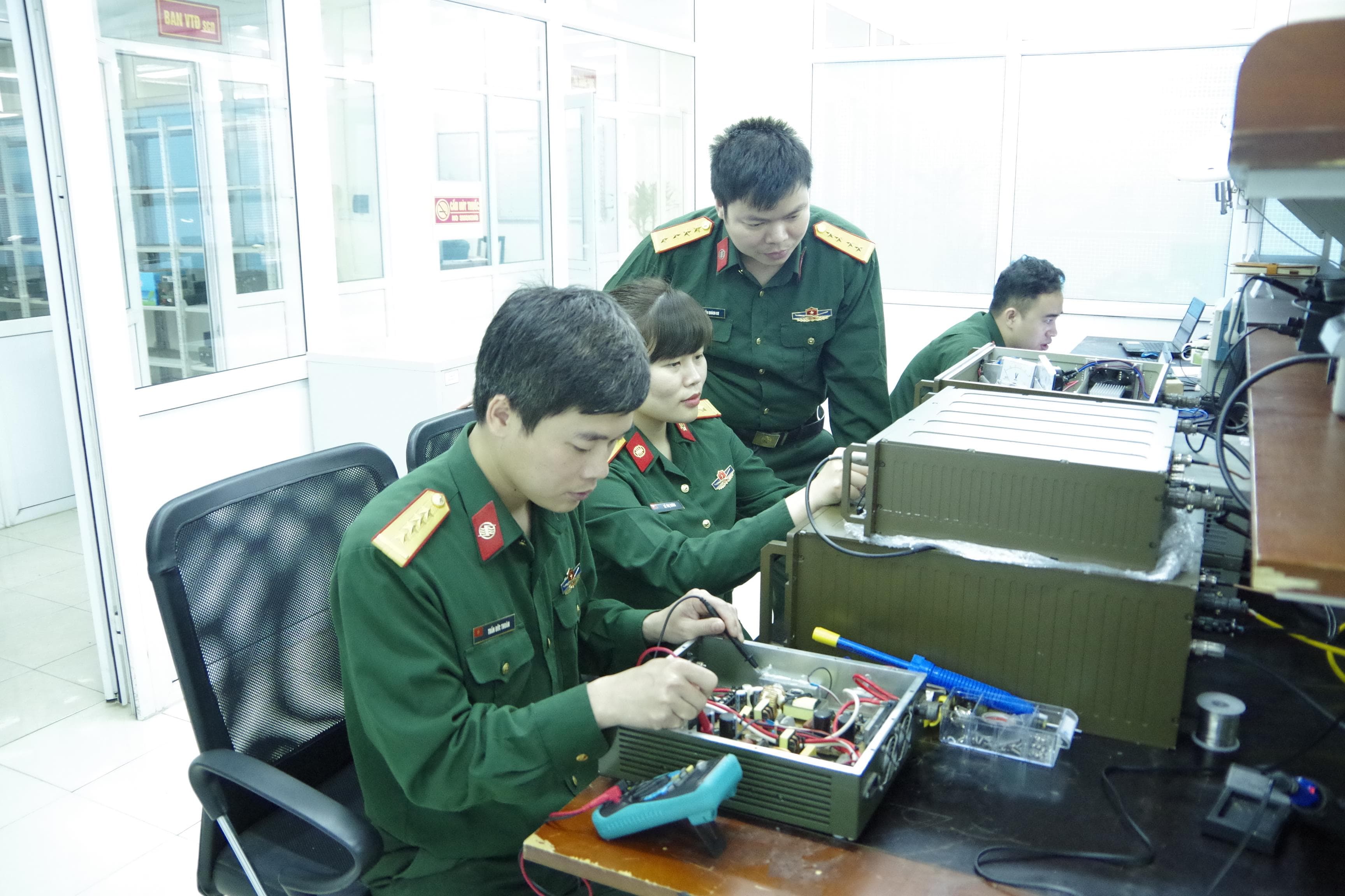 Làm theo Bác từ những việc thiết thực