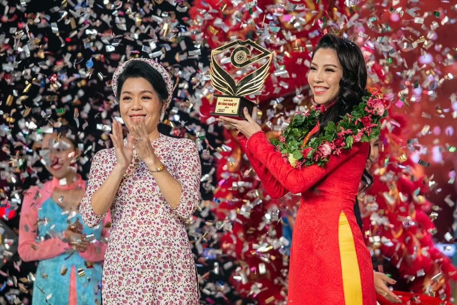Ngô Phương Anh đăng quang "Én Vàng nghệ sĩ 2018"