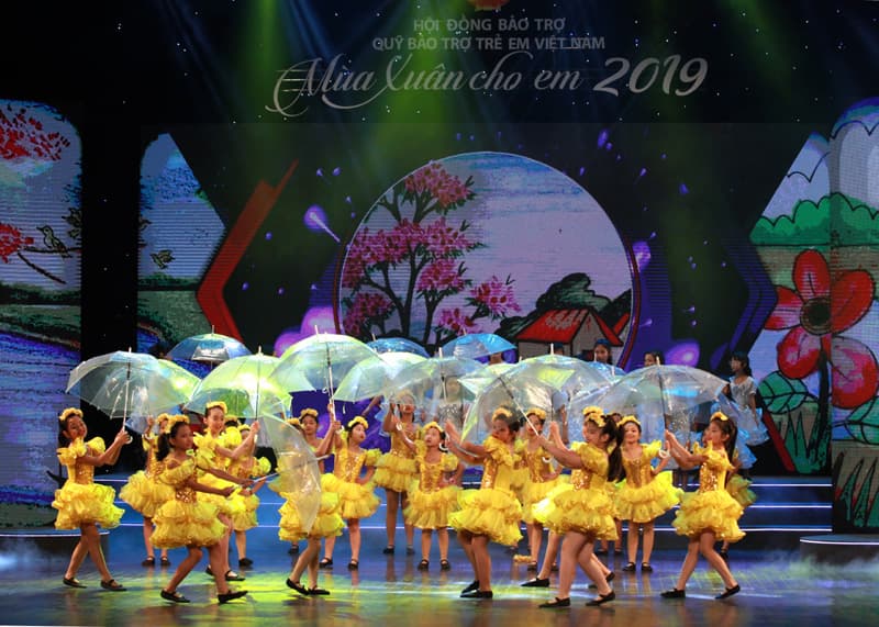 Mang mùa xuân đến với trẻ em nghèo