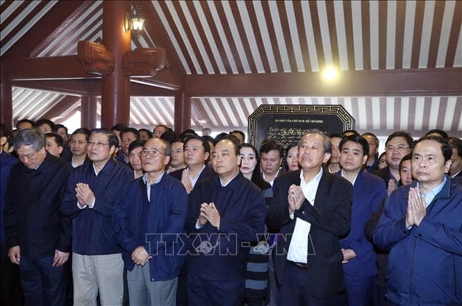 Thủ tướng Nguyễn Xuân Phúc và lãnh đạo Đảng, Nhà nước dâng hương tưởng nhớ Bác Hồ