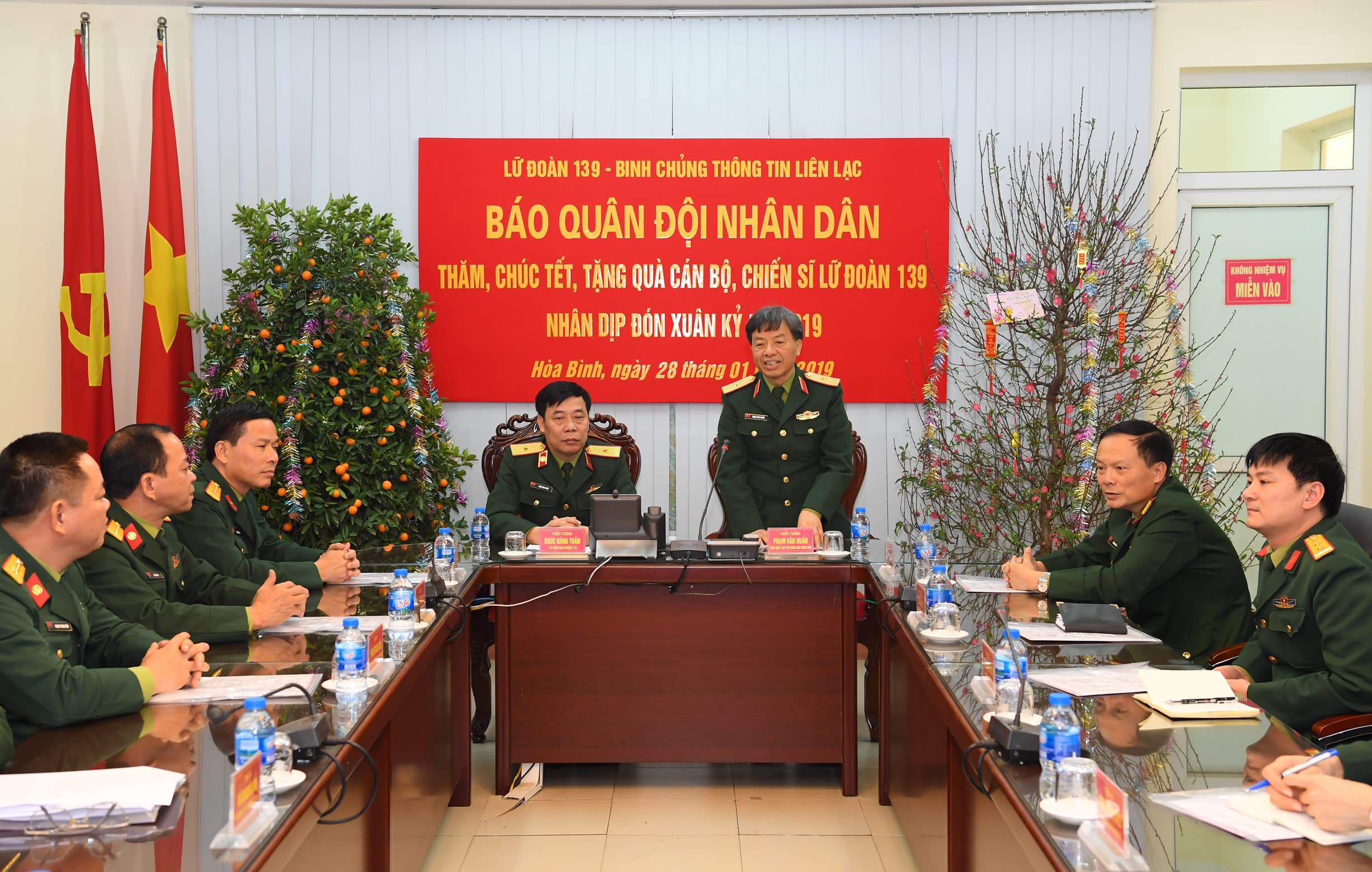 Báo Quân đội nhân dân thăm và chúc Tết cán bộ, chiến sĩ Binh chủng Thông tin liên lạc