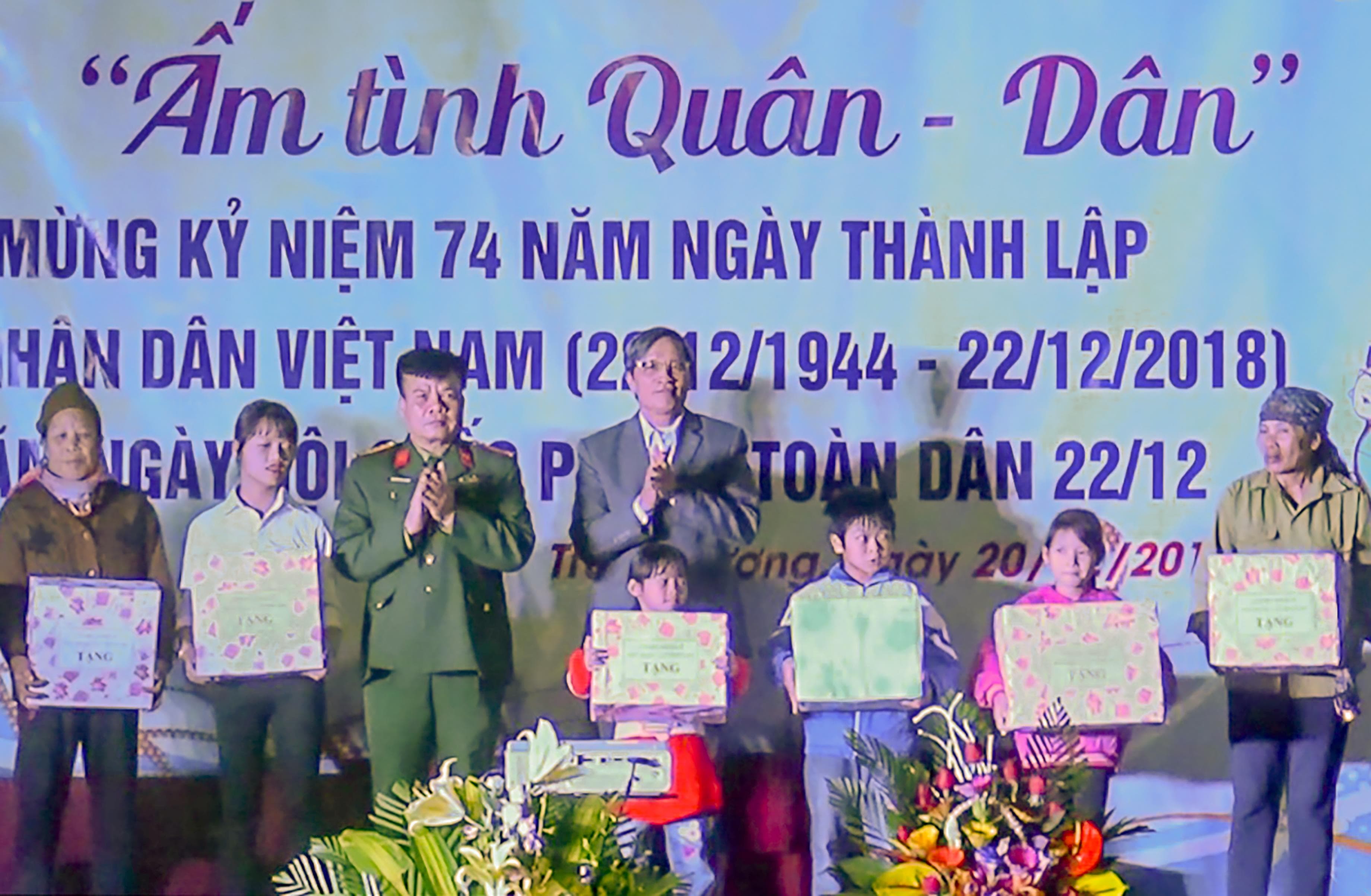 Áo ấm đậm nghĩa tình