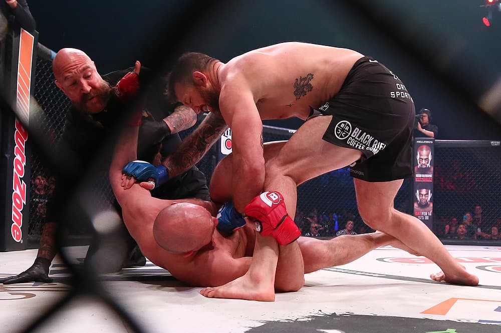 Hạ gục huyền thoại MMA Fedor, Ryan Bader giành đai hạng nặng Bellator