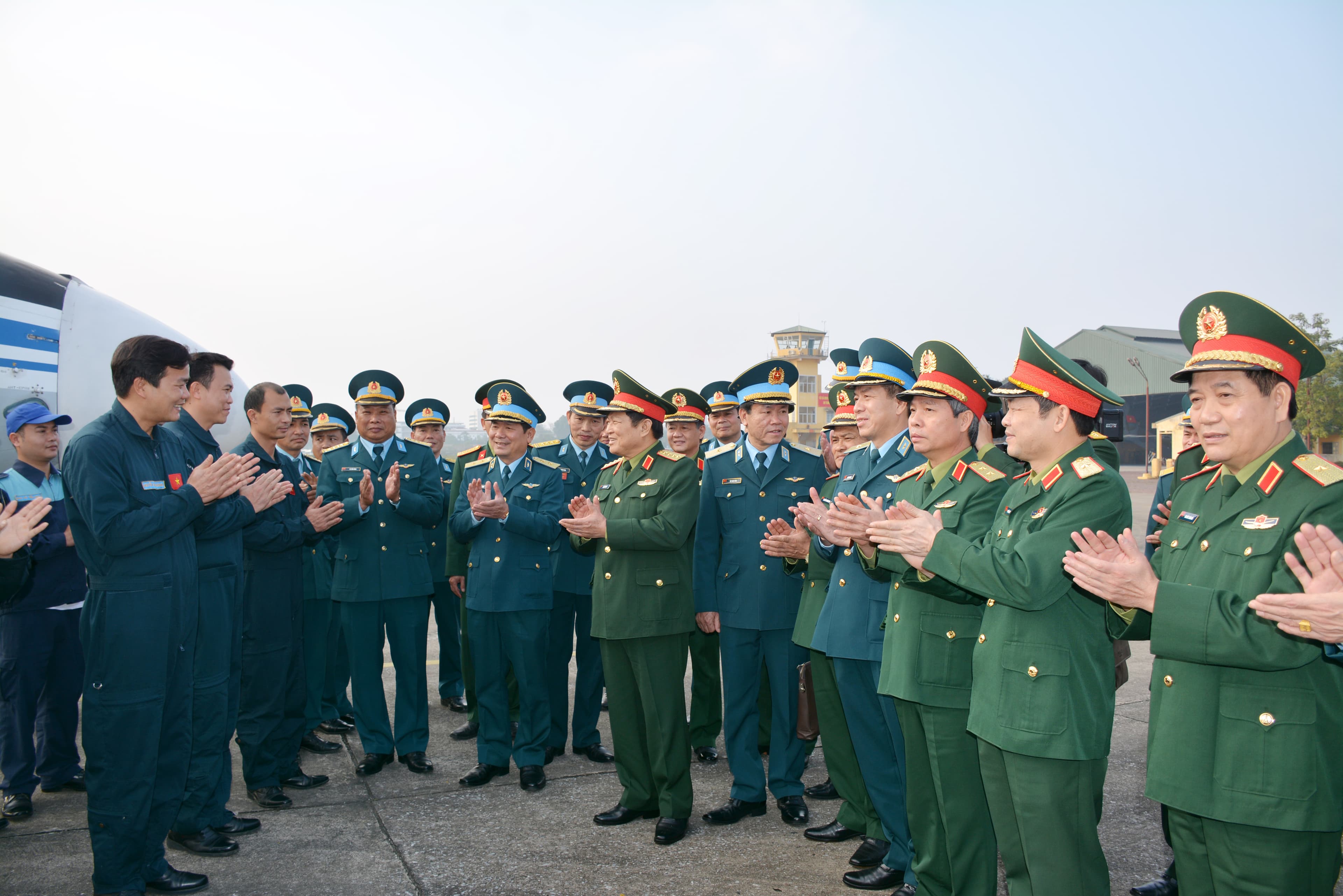 Đại tướng Ngô Xuân Lịch kiểm tra công tác SSCĐ và chúc Tết một số đơn vị