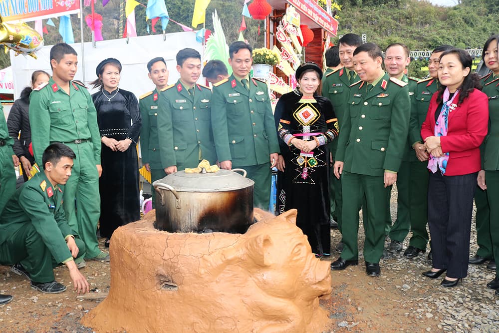 Ấm tình quân dân nơi biên cương Tổ quốc